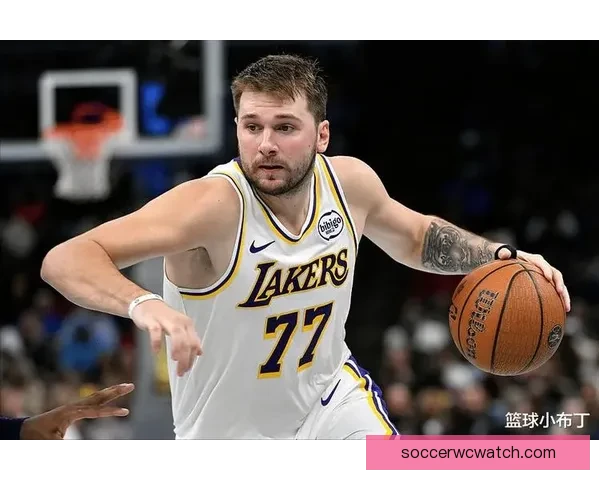 东契奇偷听魔术战术海斯也上前凑热闹 八村垒调侃发问引爆全场气氛